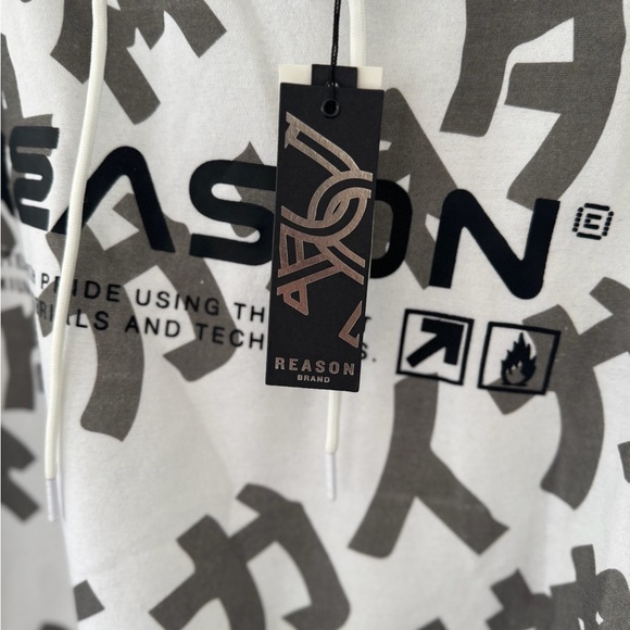 NWT Reason White and Gray Graphic Sweatshirt. Size Large - Picture 2 of 5